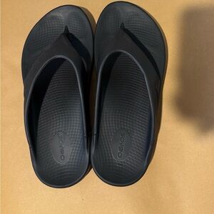 OOFOS OOriginal Black Sandal mens size 10 /women’s 12